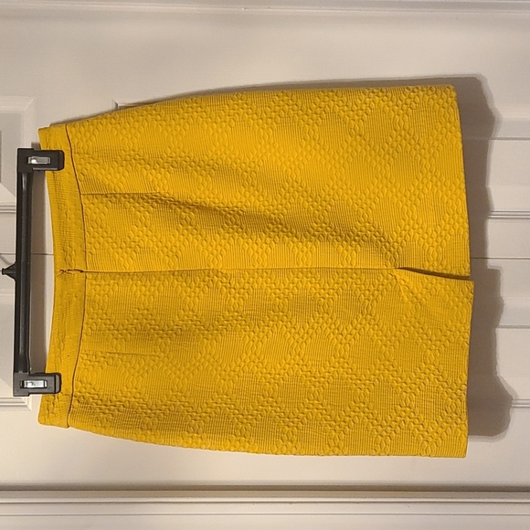 Banana Republic Mustard color skirt - Picture 2 of 8